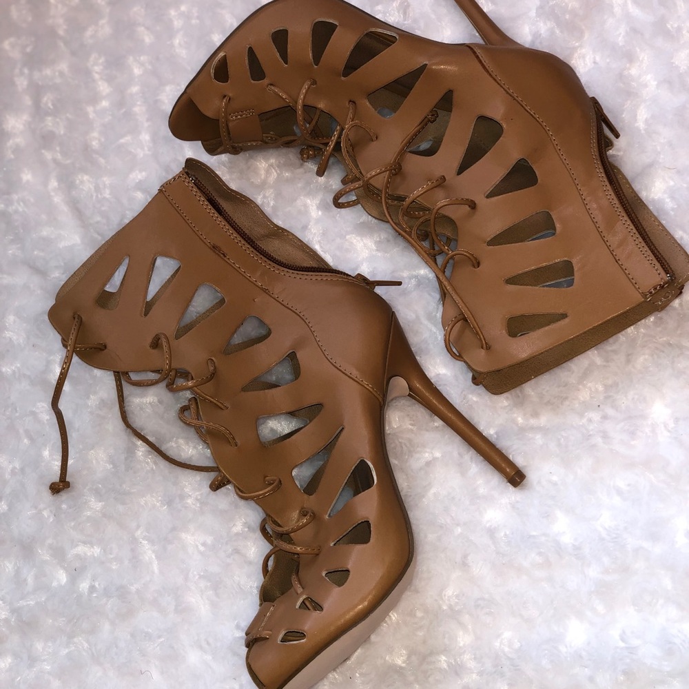 Heels - Picture 2 of 4